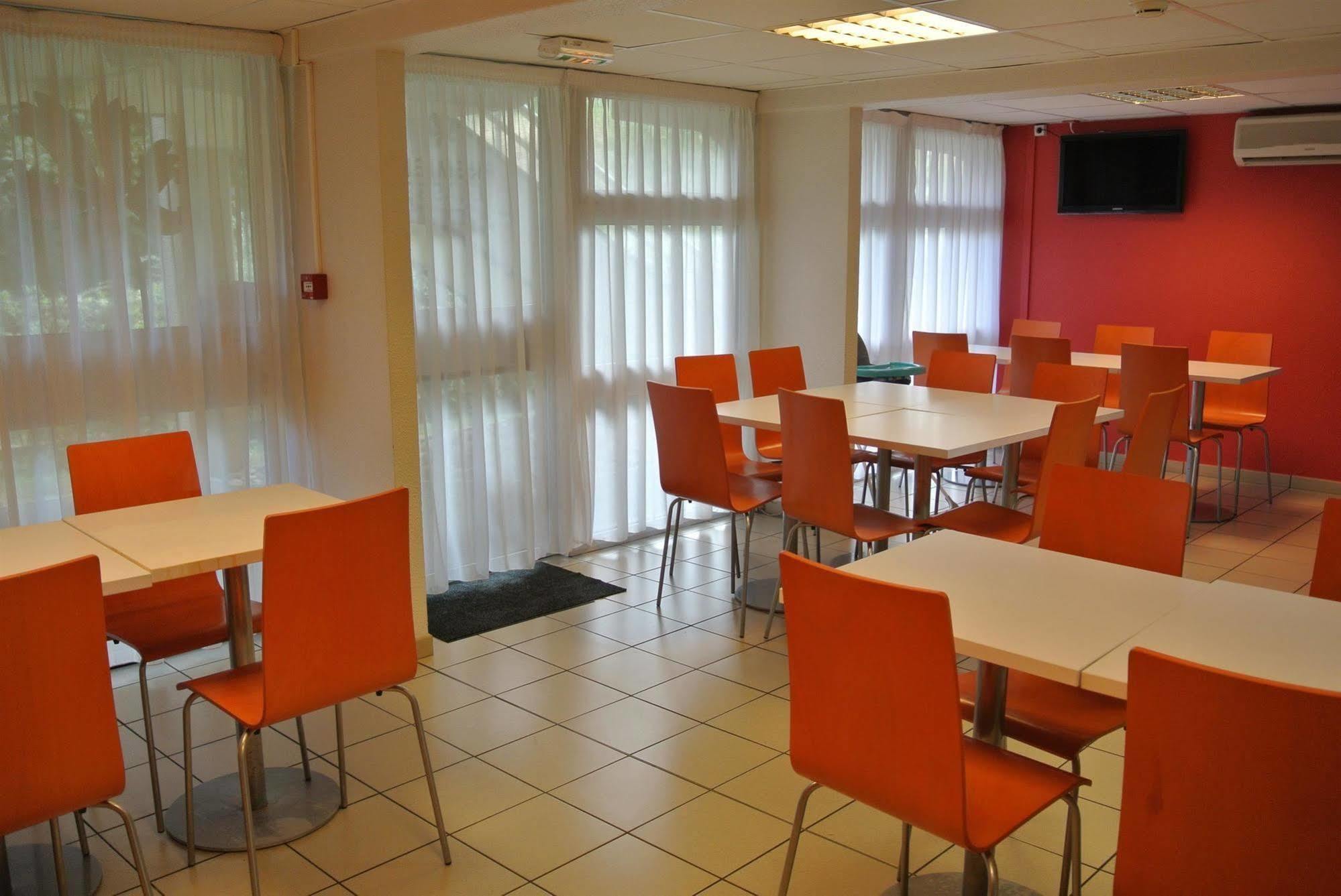Premiere Classe Lyon Sud - Chasse Sur Rhone Exterior photo